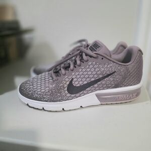 Nike Air Max Sequent 2 Women's Sz 8  Lavender Sneak